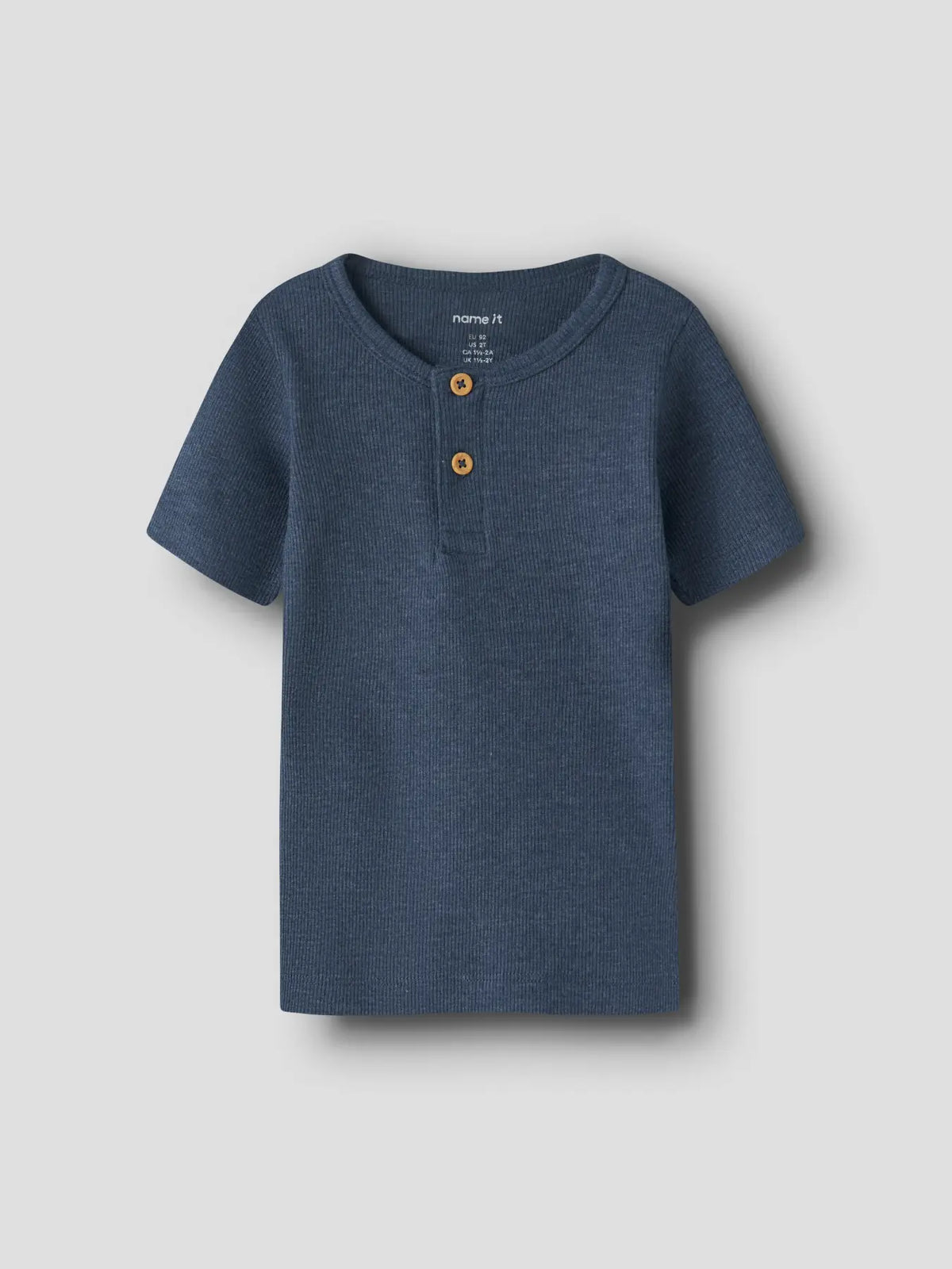 Kinder T-Shirt aus Ripp Baumwolle in vintage indigo mit Knöpfen, erhältlich bei Bärechind Winterthur Zürich Schweiz.