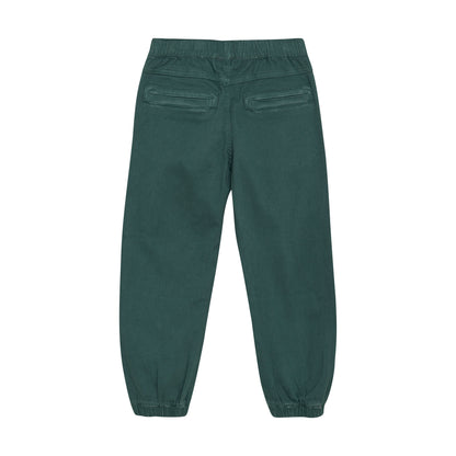 Rückseite der grünen Baumwollhose von MINYMO – Bärechind Winterthur, Zürich Schweiz.