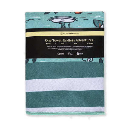 Gefaltetes Woods & Waves Kinderstrandtuch Ship Ahoy aus schnelltrocknender Mikrofaser
